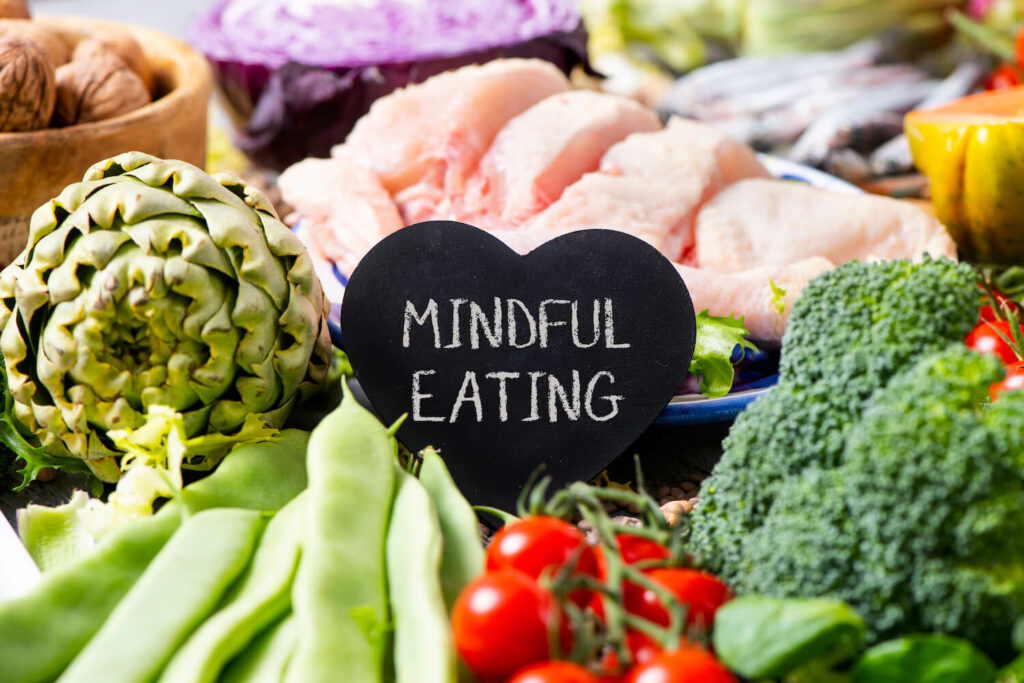 intuitive eating vs mindful eating support level time rules hunger health enjoy